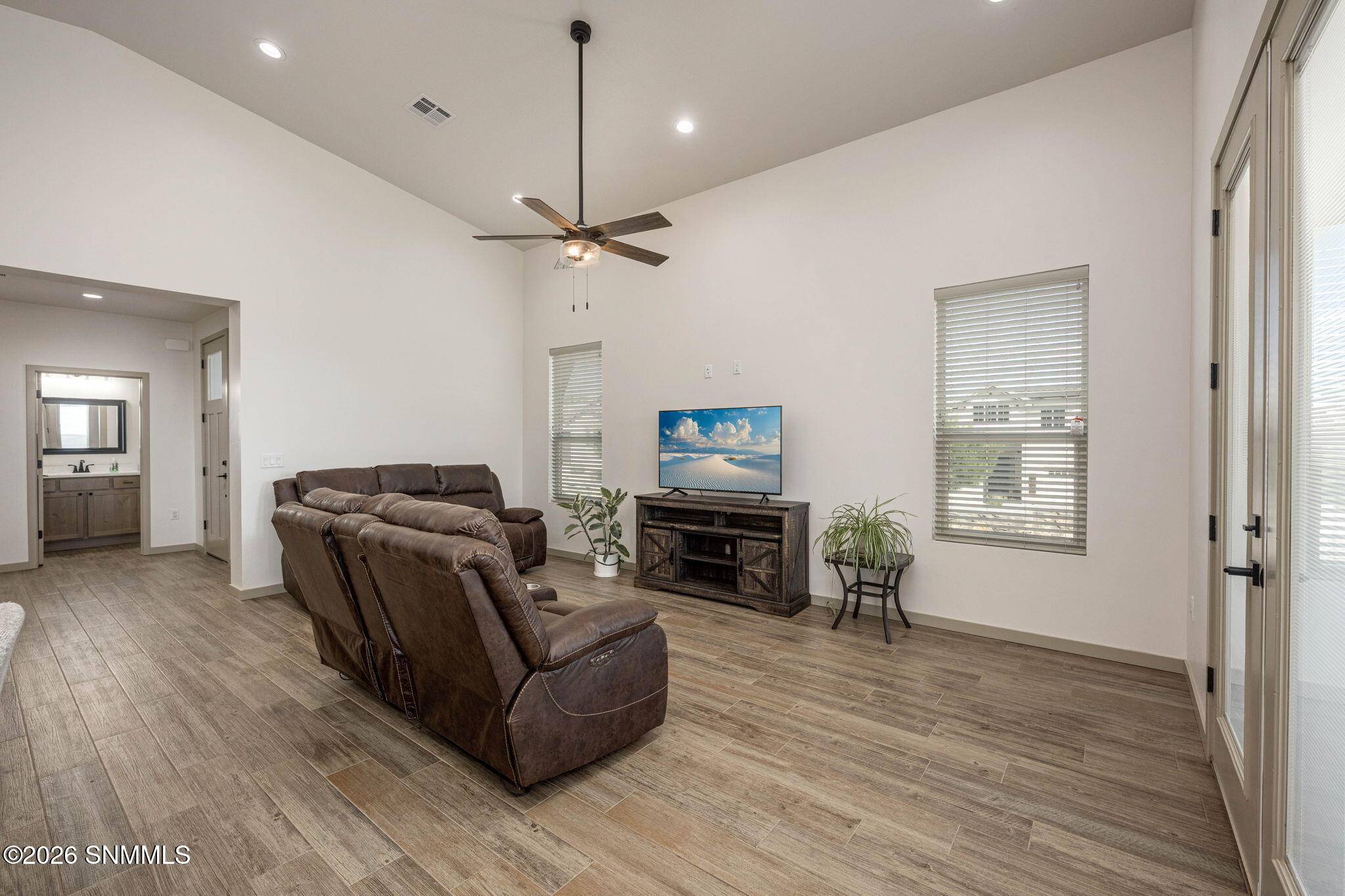 9-web-or-mls-Snappin Homes (Pacifico2903