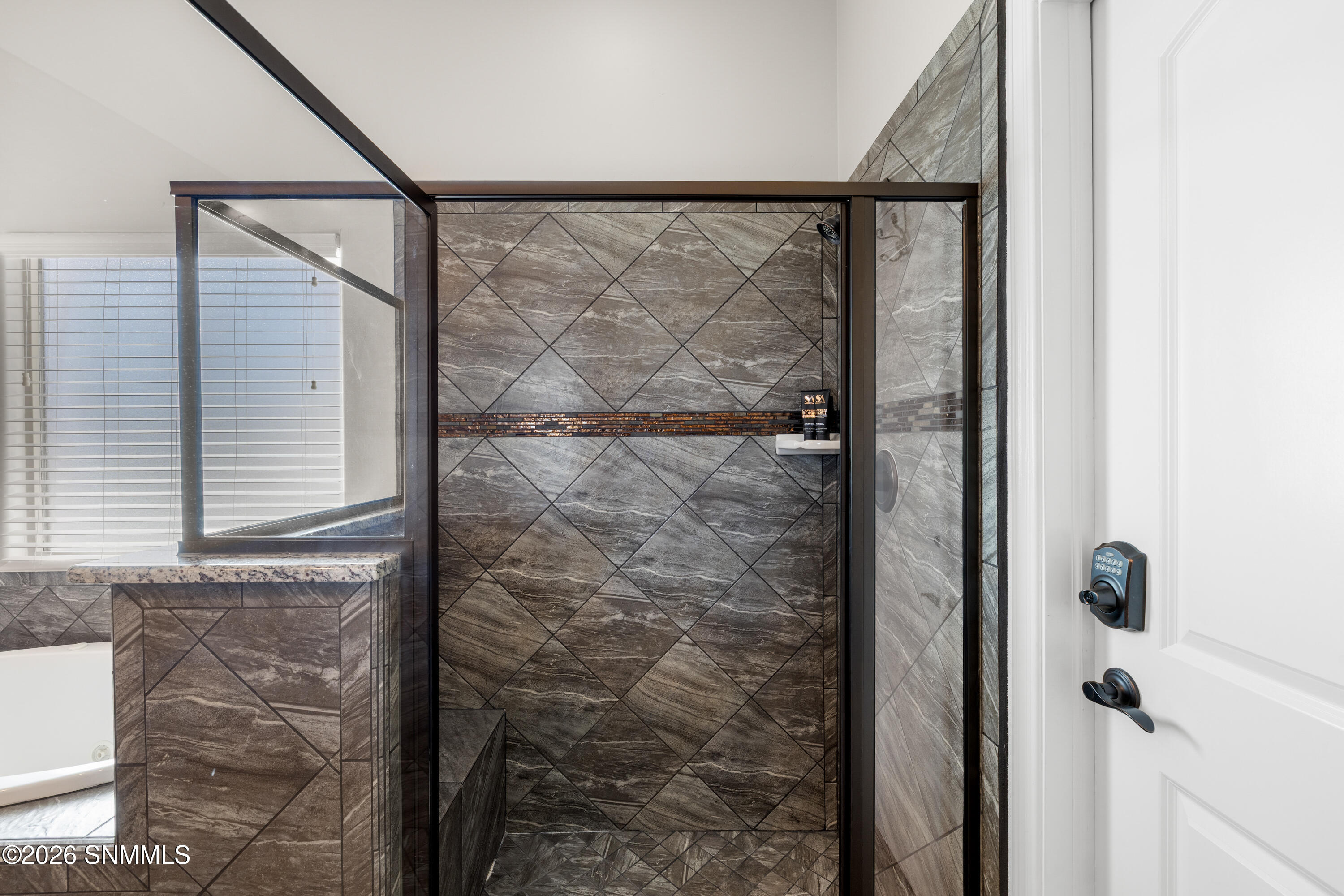 3068-Chipewa-Summit- MLS-Camera-Guy-12e