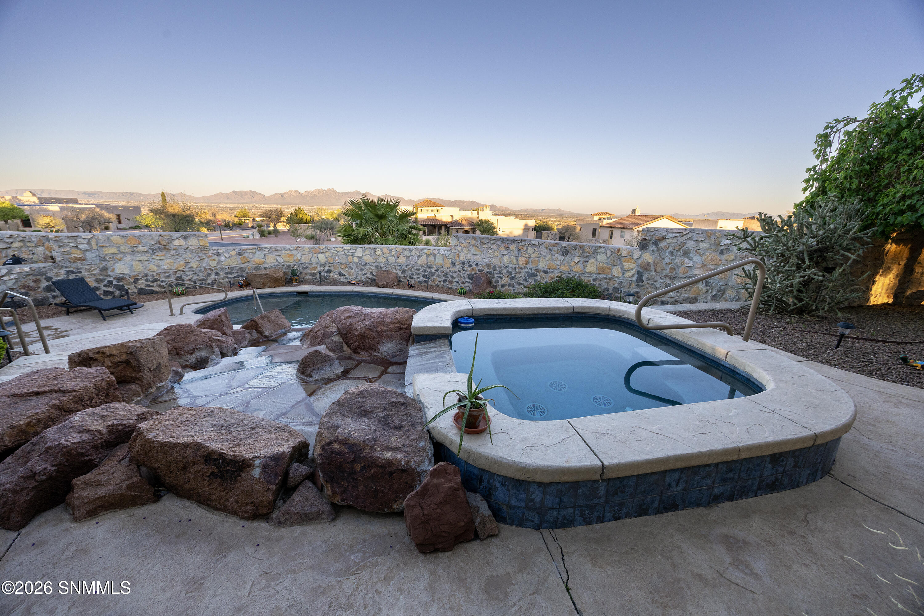 8009 Constitution Rd_002