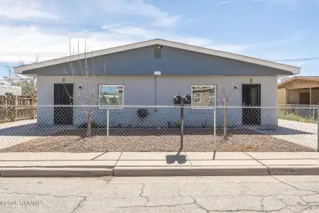 1255 Ethel Avenue, Las Cruces, New Mexico 88005, 2 Bedrooms Bedrooms, ,Residential Income,For Sale,Ethel,2600973