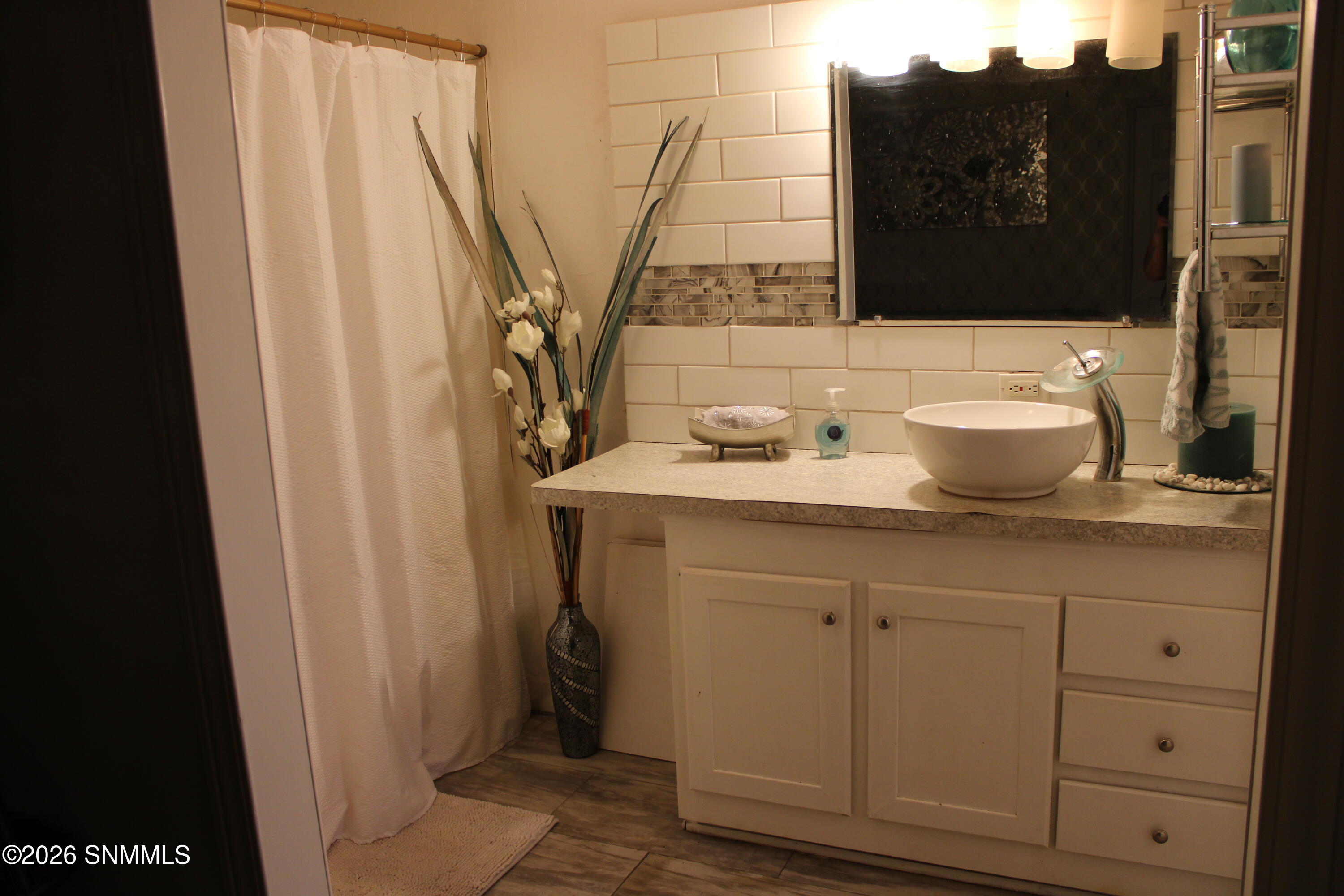 8 - Master bathroom