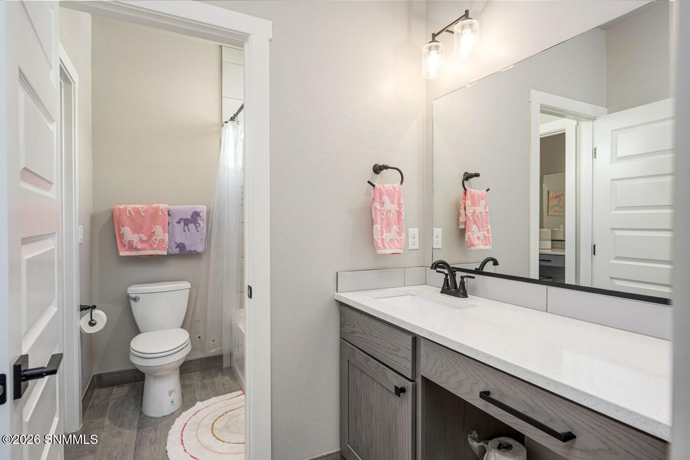 23 - Jack+Jill Bath - 6516 Blackbird Rd-