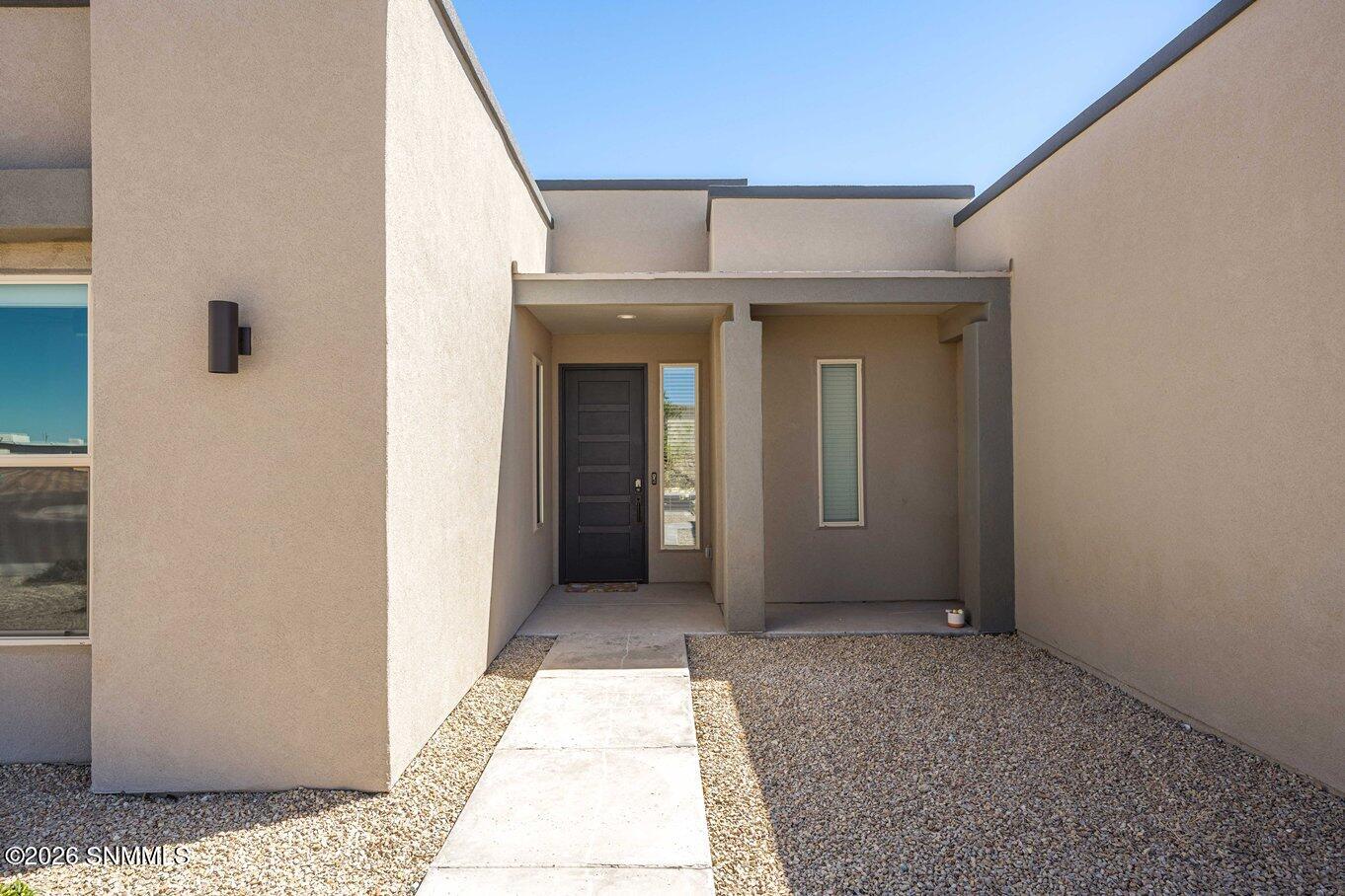 03 - Front Entry - 6516 Blackbird Rd-04