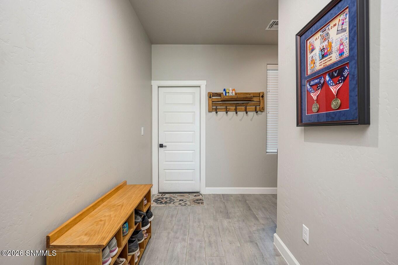 31 - Hallway - 6516 Blackbird Rd-16