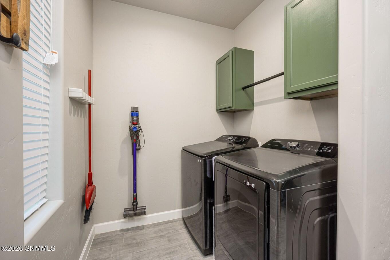 32 - Laundry Area - 6516 Blackbird Rd-17