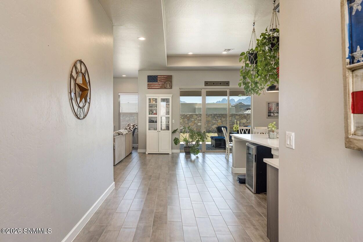 05 - Entry Hallway - 6516 Blackbird Rd-0