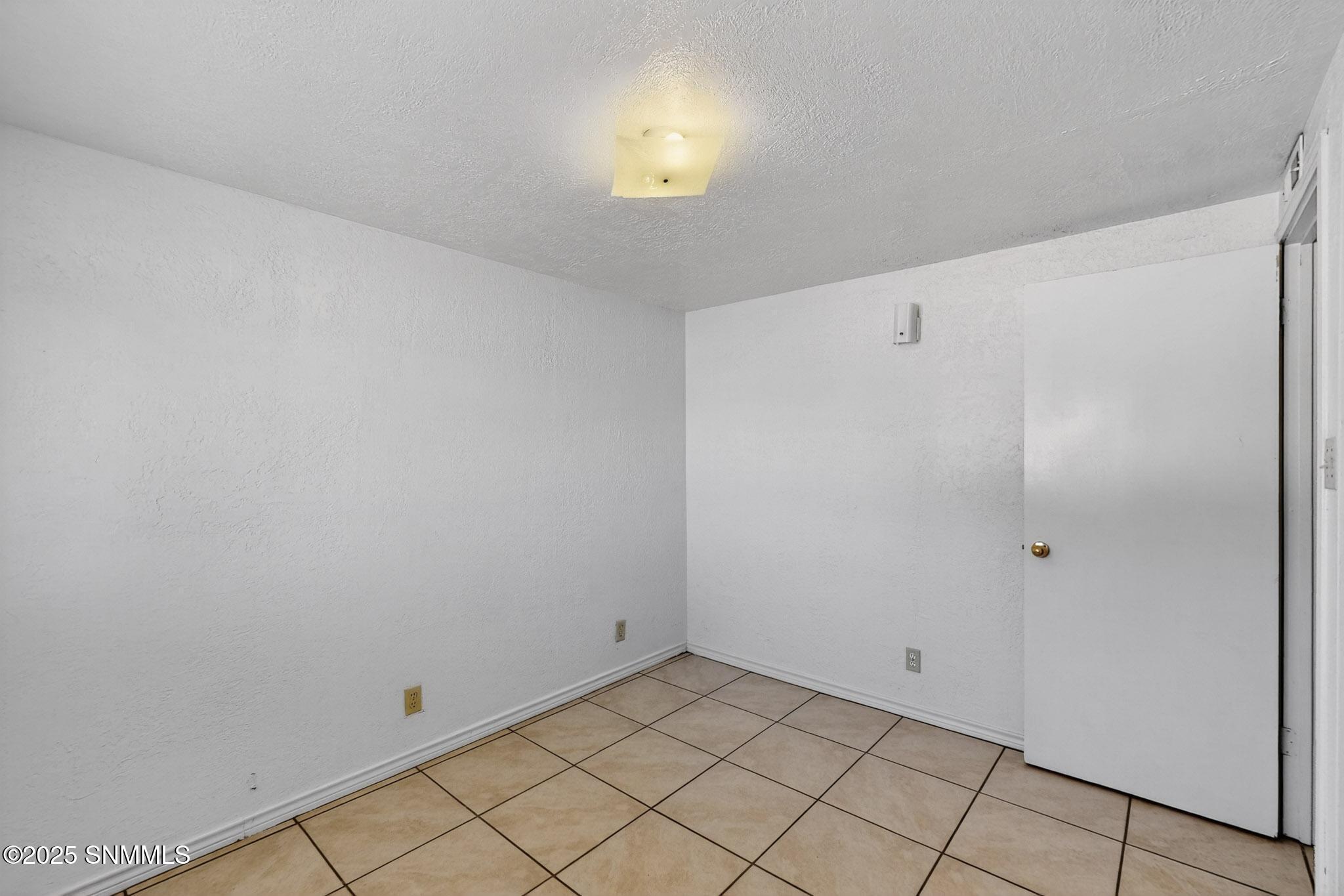 28-033_3D-Casas-1640-E-Idaho-10022025_08