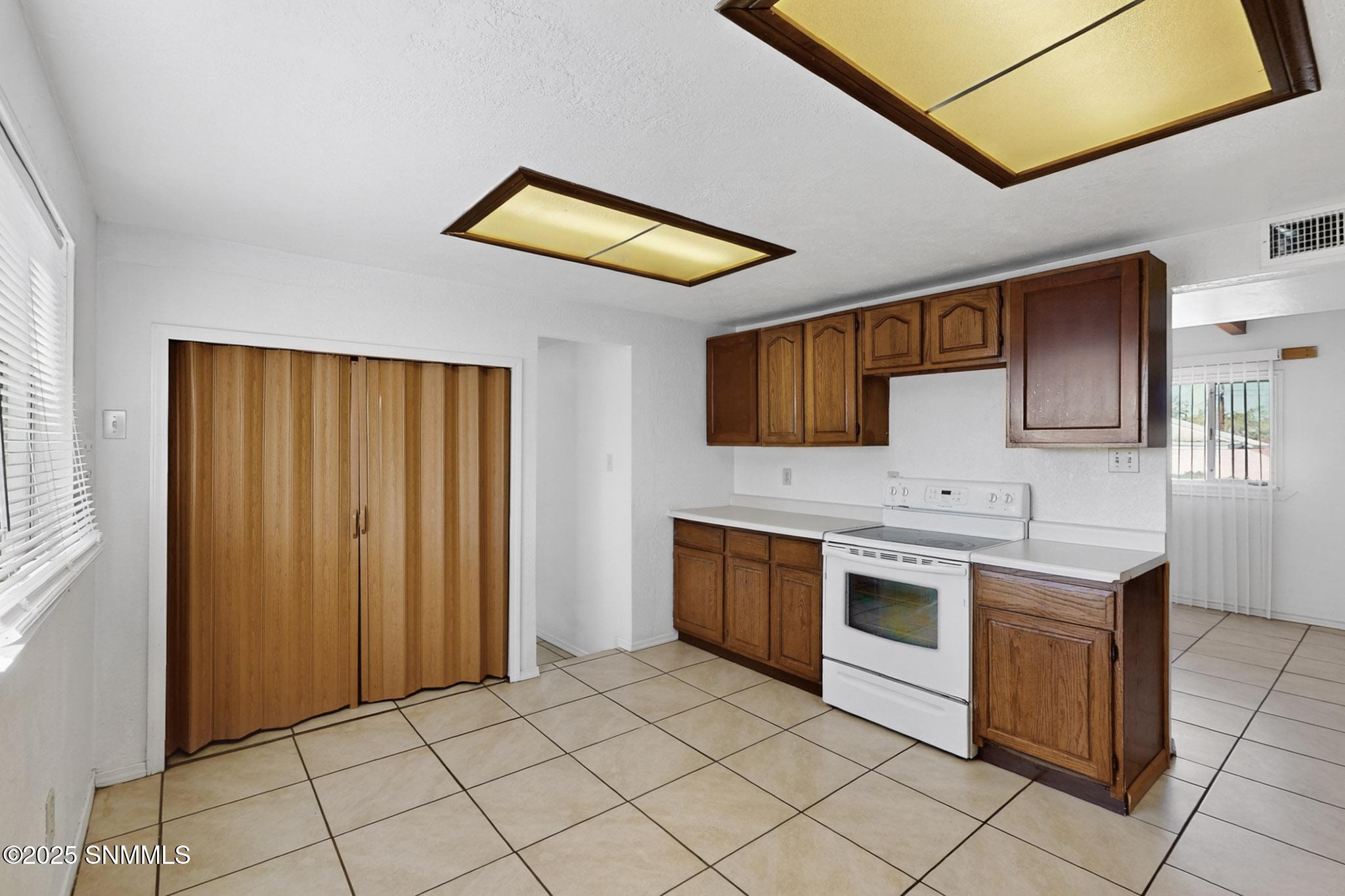 11-046_3D-Casas-1640-E-Idaho-10022025_08