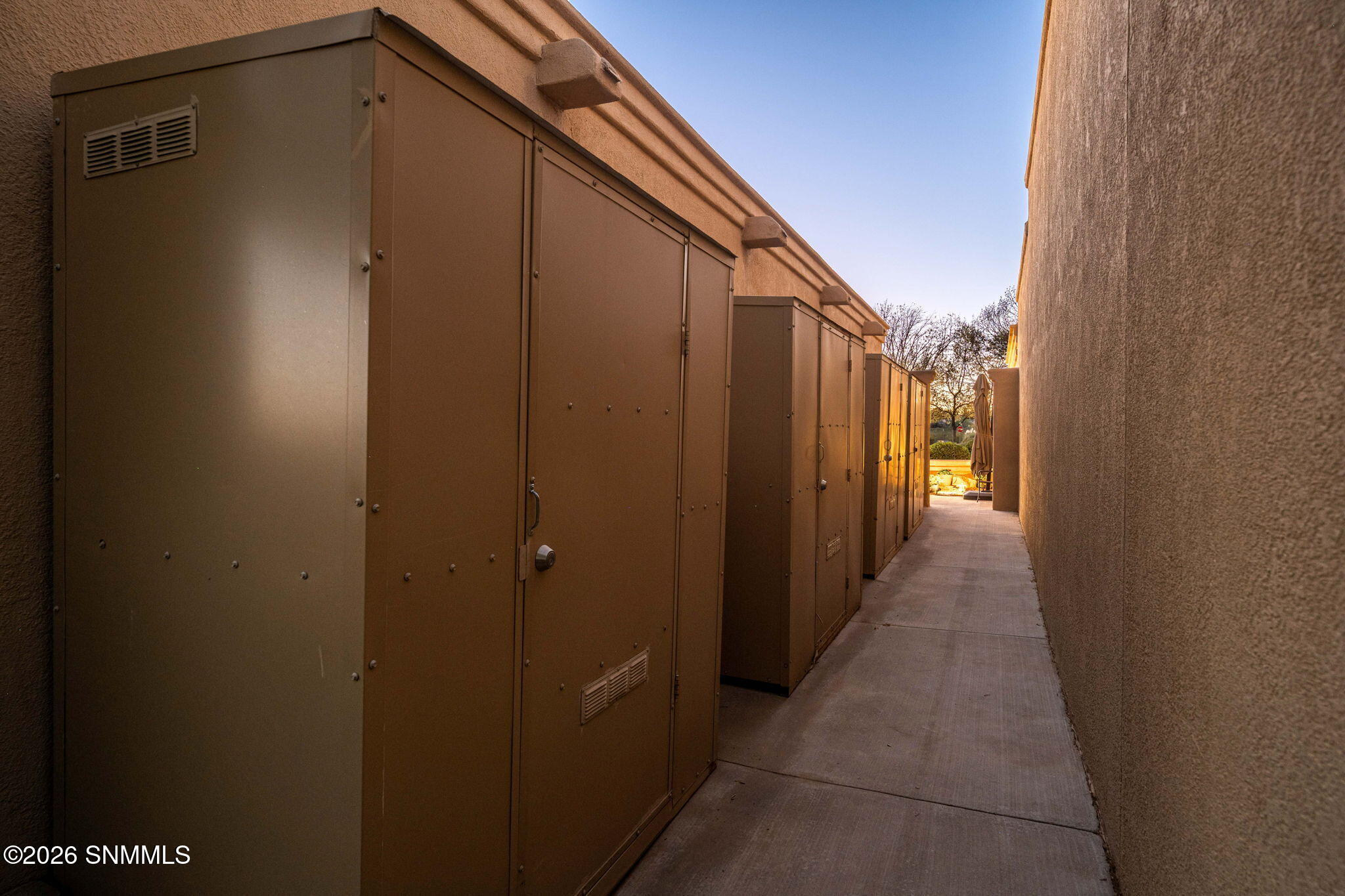 1 2444 Eldorado Ct. Las Cruces NM Z Real