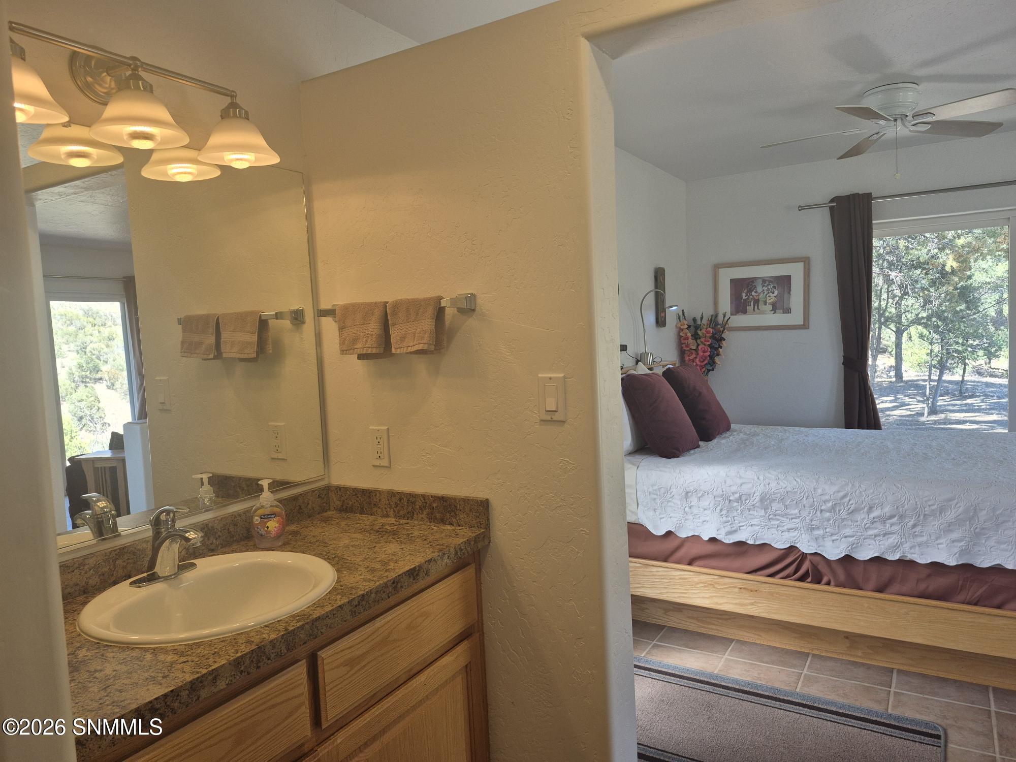 vanity bedroom area side yart