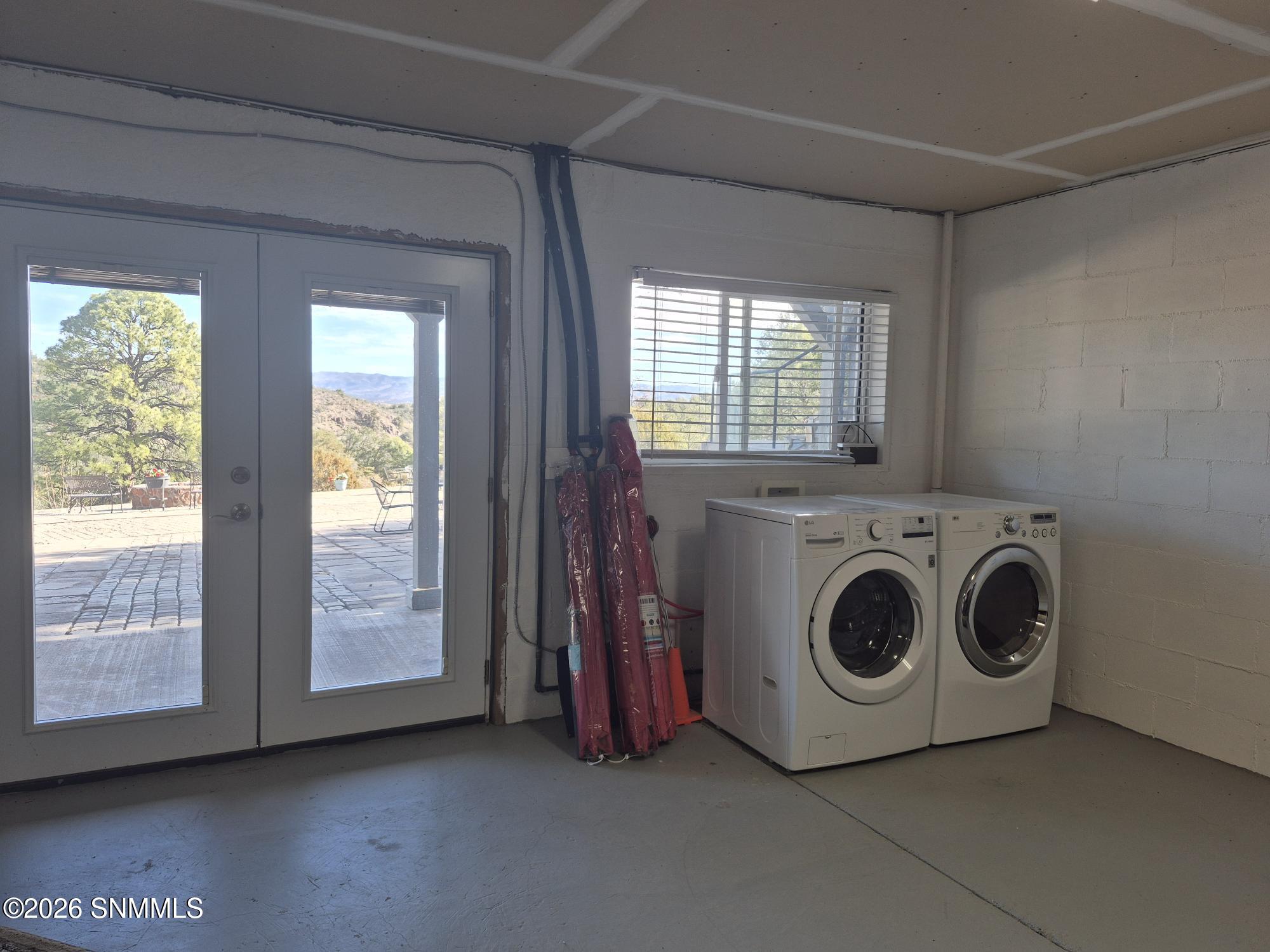 basement laundary storage