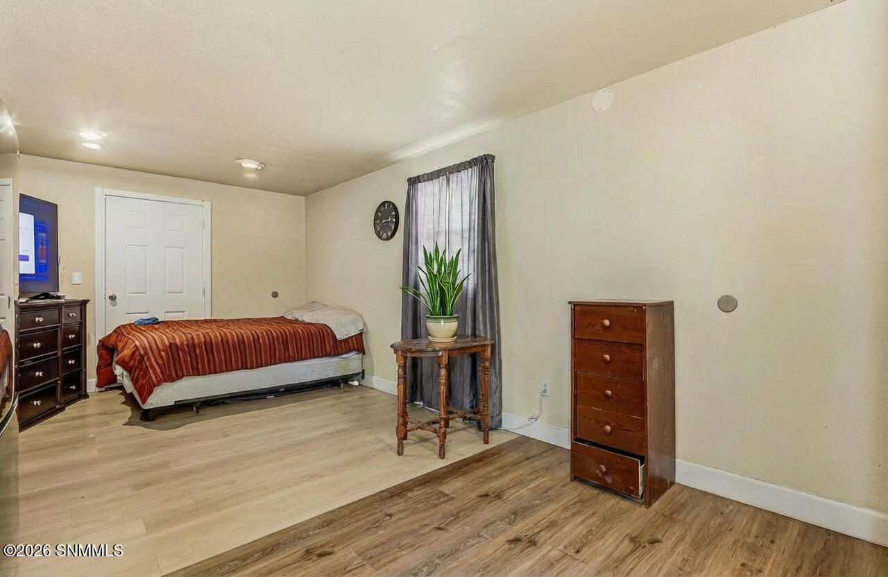 studio bedroom pic 1