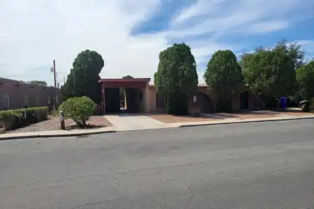 1029 Melendres Street, Las Cruces, New Mexico 88005, 2 Bedrooms Bedrooms, ,Residential Income,For Sale,Melendres,2601052
