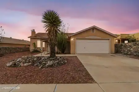 1973 Bentley Drive, Las Cruces, New Mexico 88001, 3 Bedrooms Bedrooms, ,2 BathroomsBathrooms,Residential,For Sale,Bentley,2601083