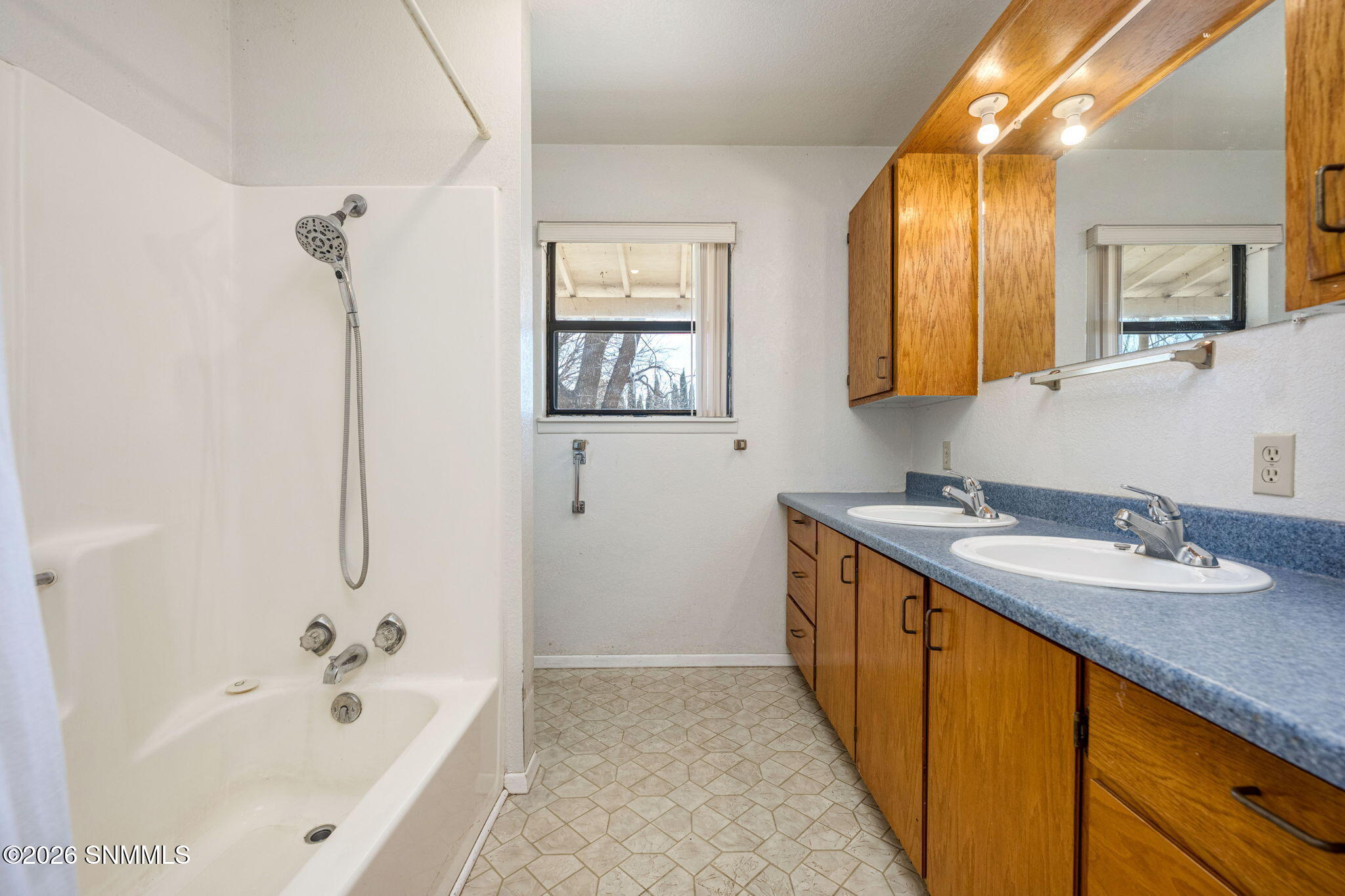 18-web-or-mls-Snappin Homes (Polvadera21