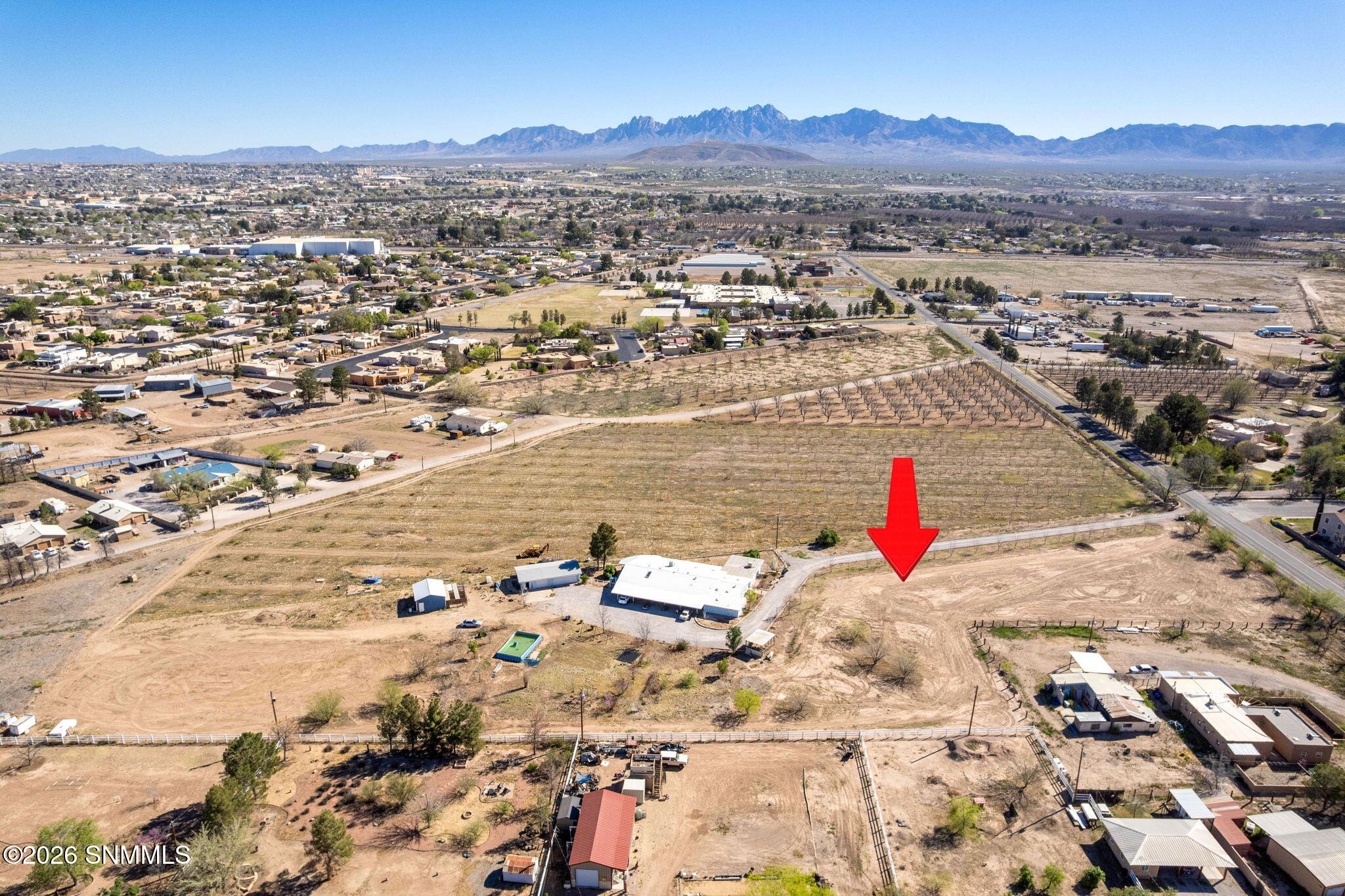 Red Arrow Pointing Down Lot 4 Photo