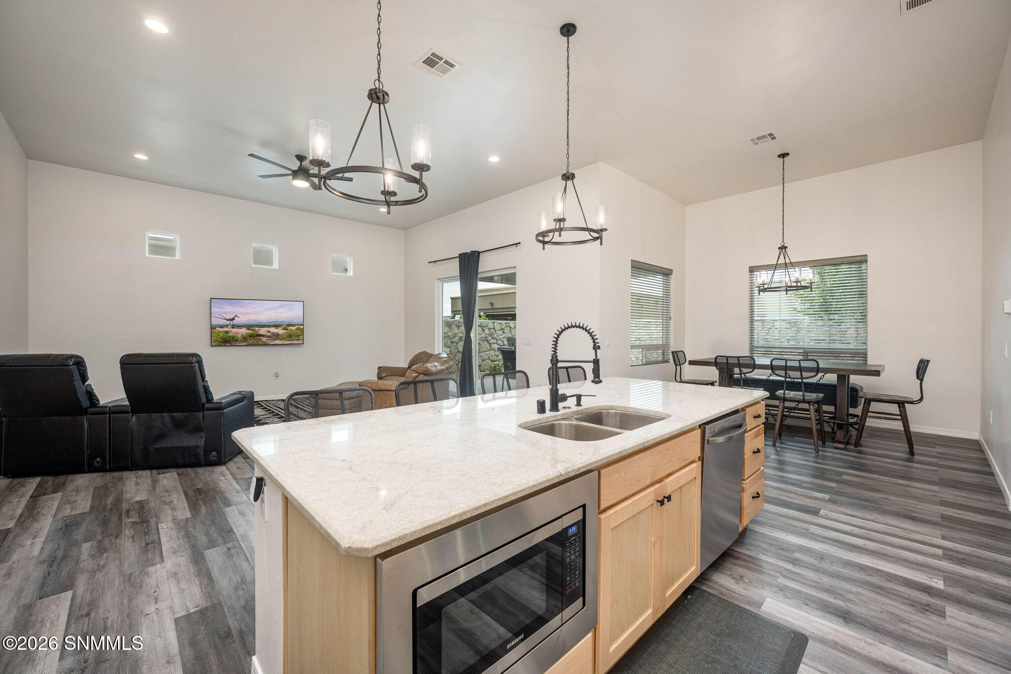 16-web-or-mls-Snappin Homes (Arosa6041)-