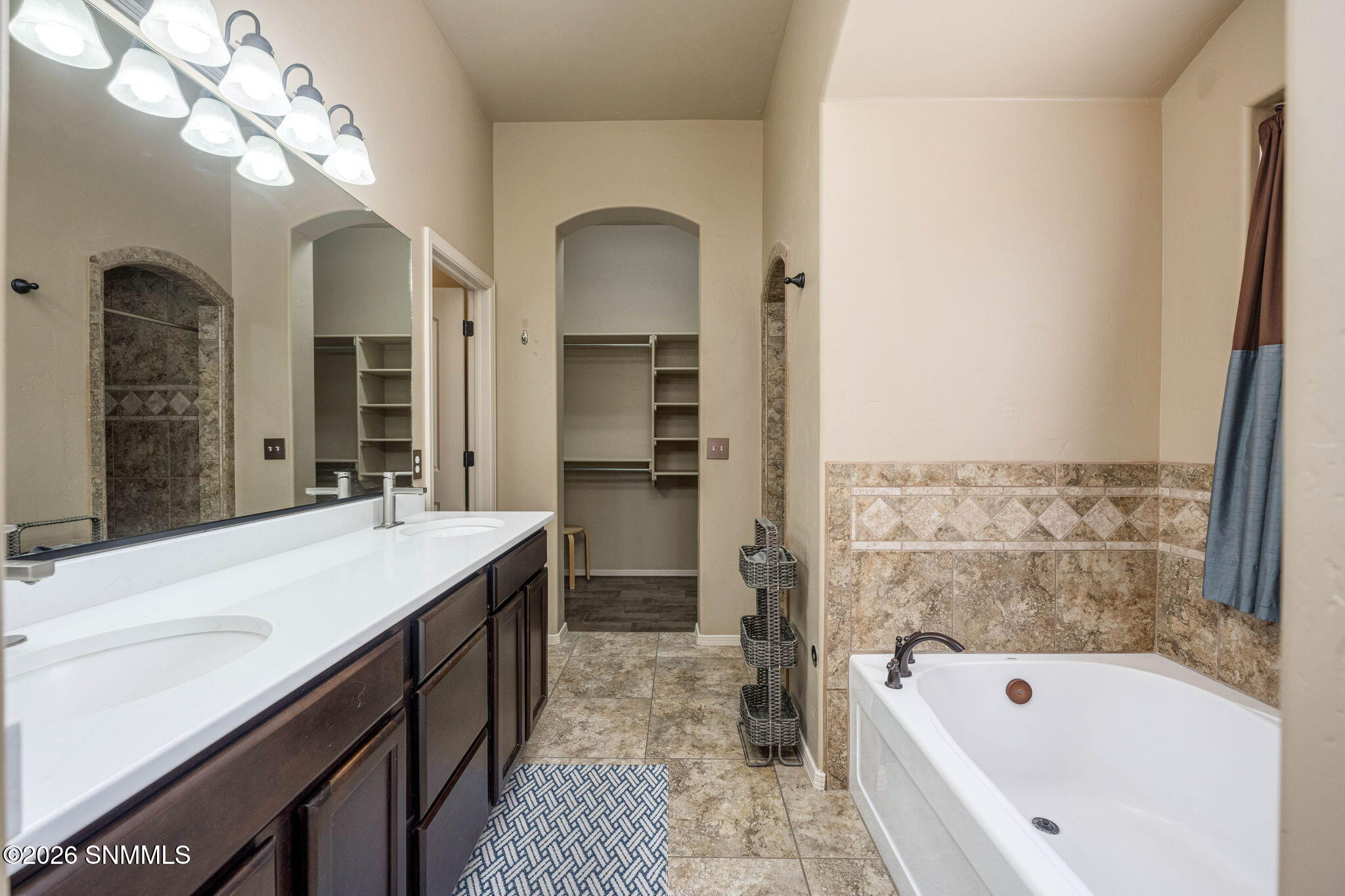 19-web-or-mls-Snappin Homes (Seville4116