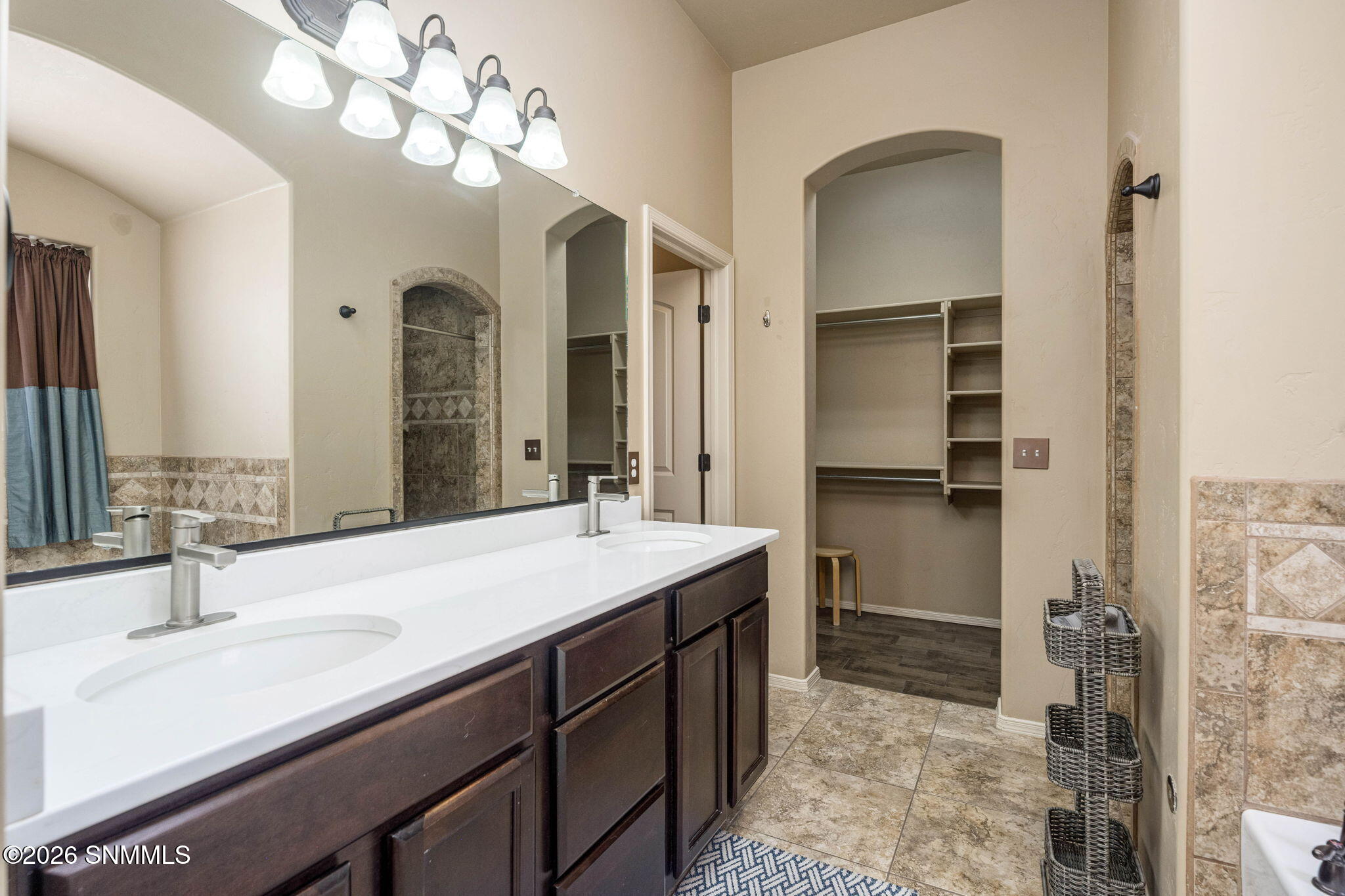 20-web-or-mls-Snappin Homes (Seville4116