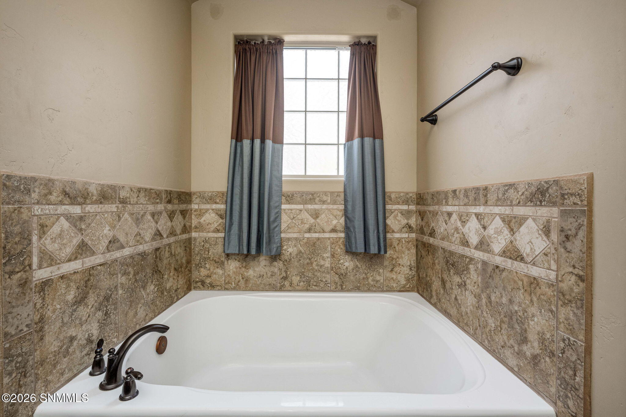 21-web-or-mls-Snappin Homes (Seville4116