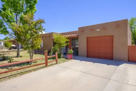 1212 Ash Avenue, Las Cruces, New Mexico 88001, 3 Bedrooms Bedrooms, ,1.75 BathroomsBathrooms,Residential,For Sale,Ash,2601136