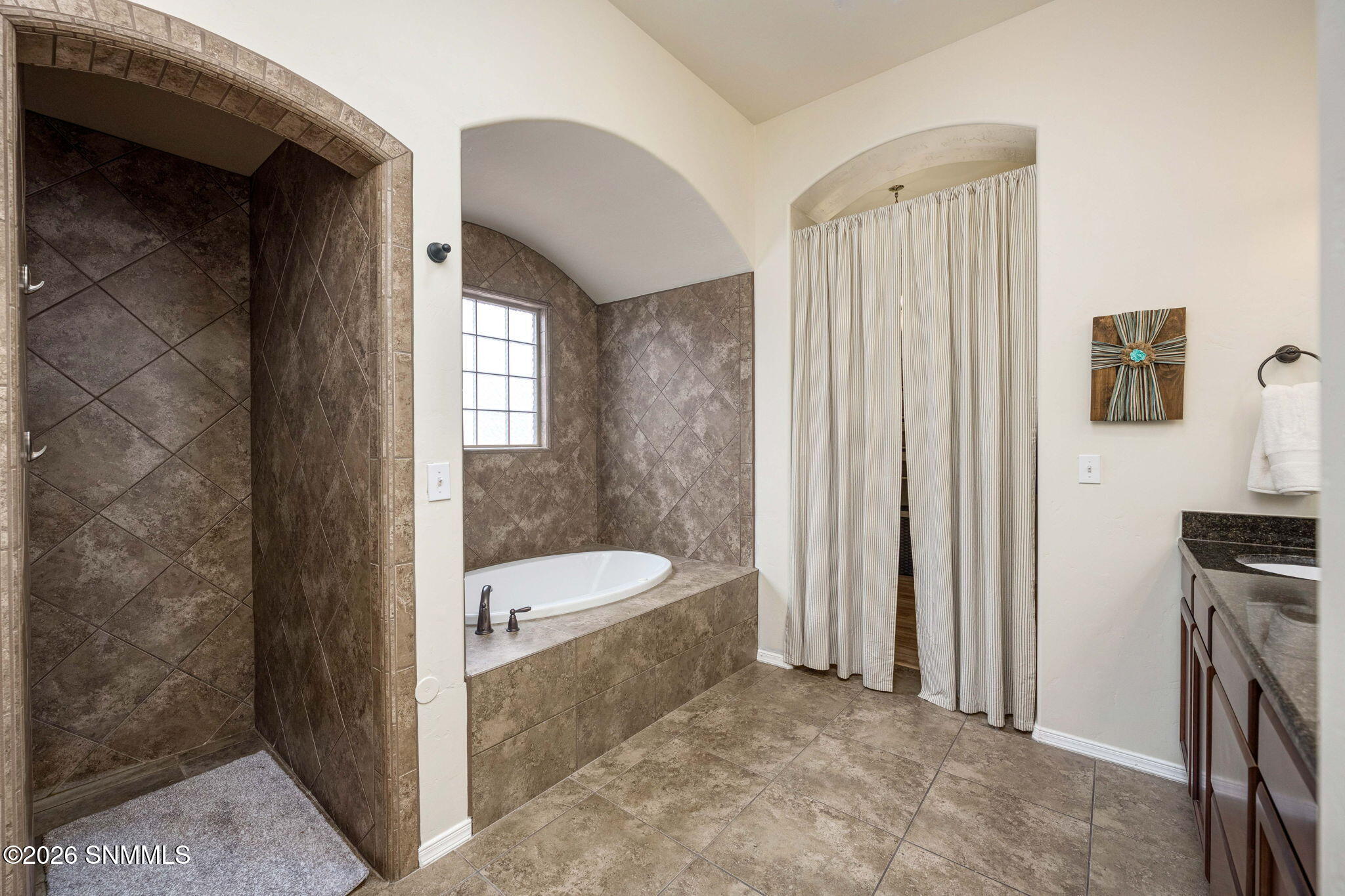 32-web-or-mls-Snappin Homes (Hermia4217)