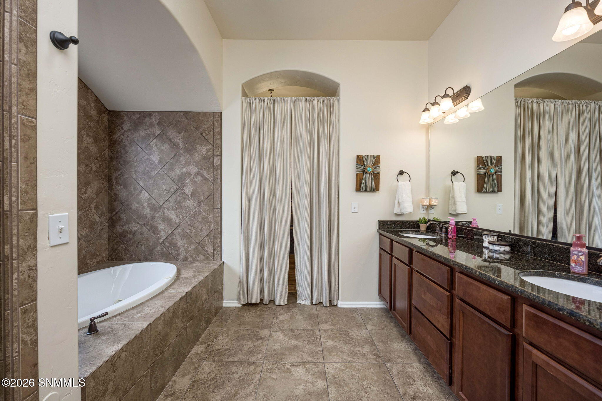 33-web-or-mls-Snappin Homes (Hermia4217)