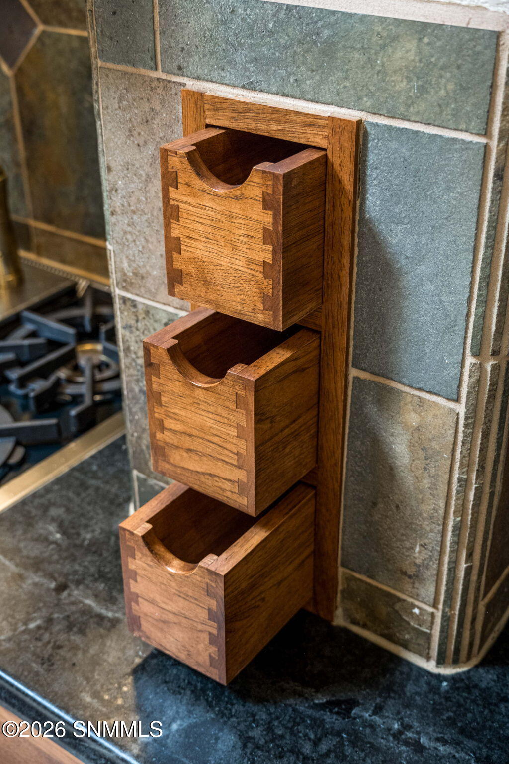 24-web-or-mls-Snappin Homes (Constitutio