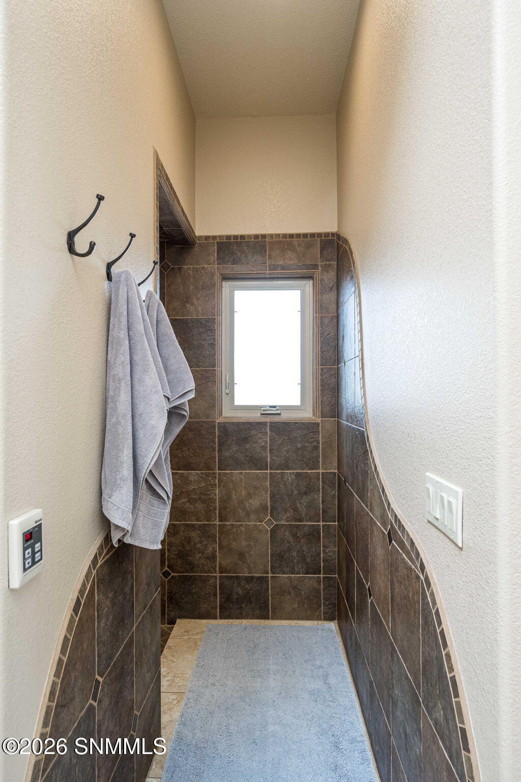 44-web-or-mls-Snappin Homes (Constitutio