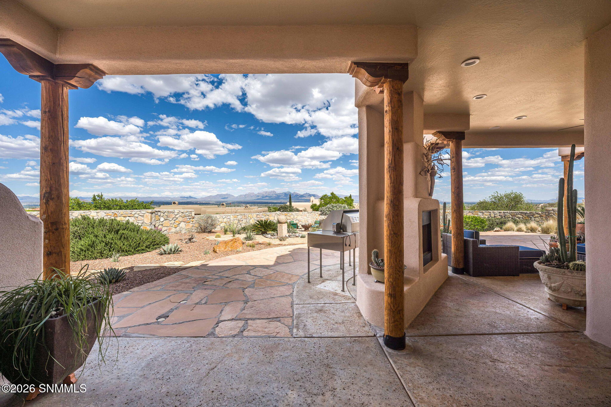 65-web-or-mls-Snappin Homes (Constitutio