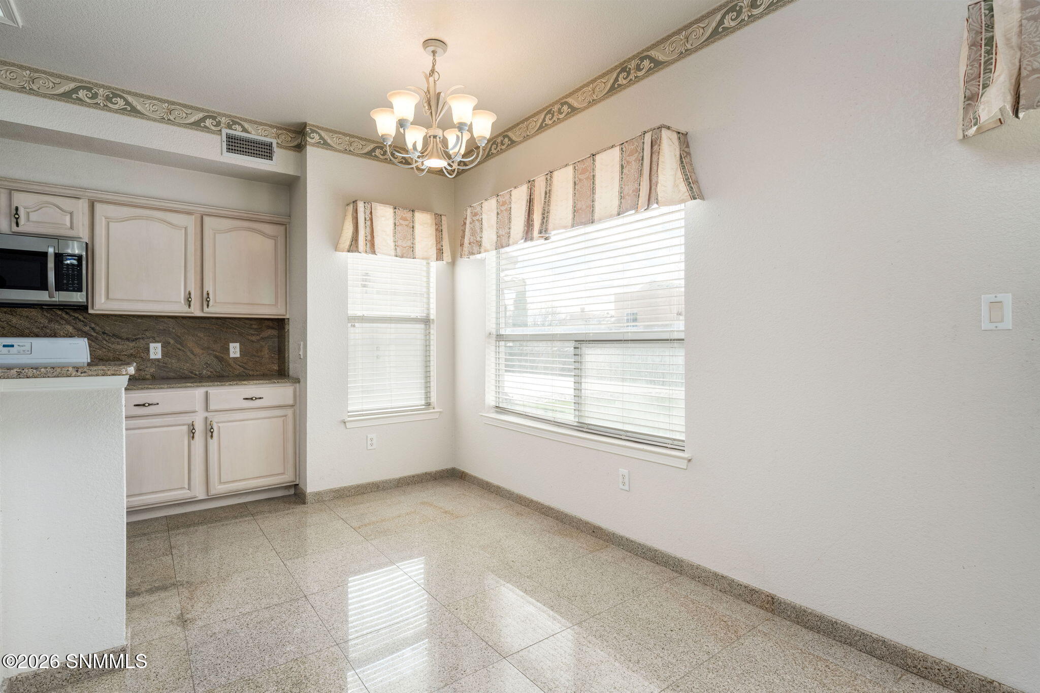 17-web-or-mls-Desert Greens 2122-67