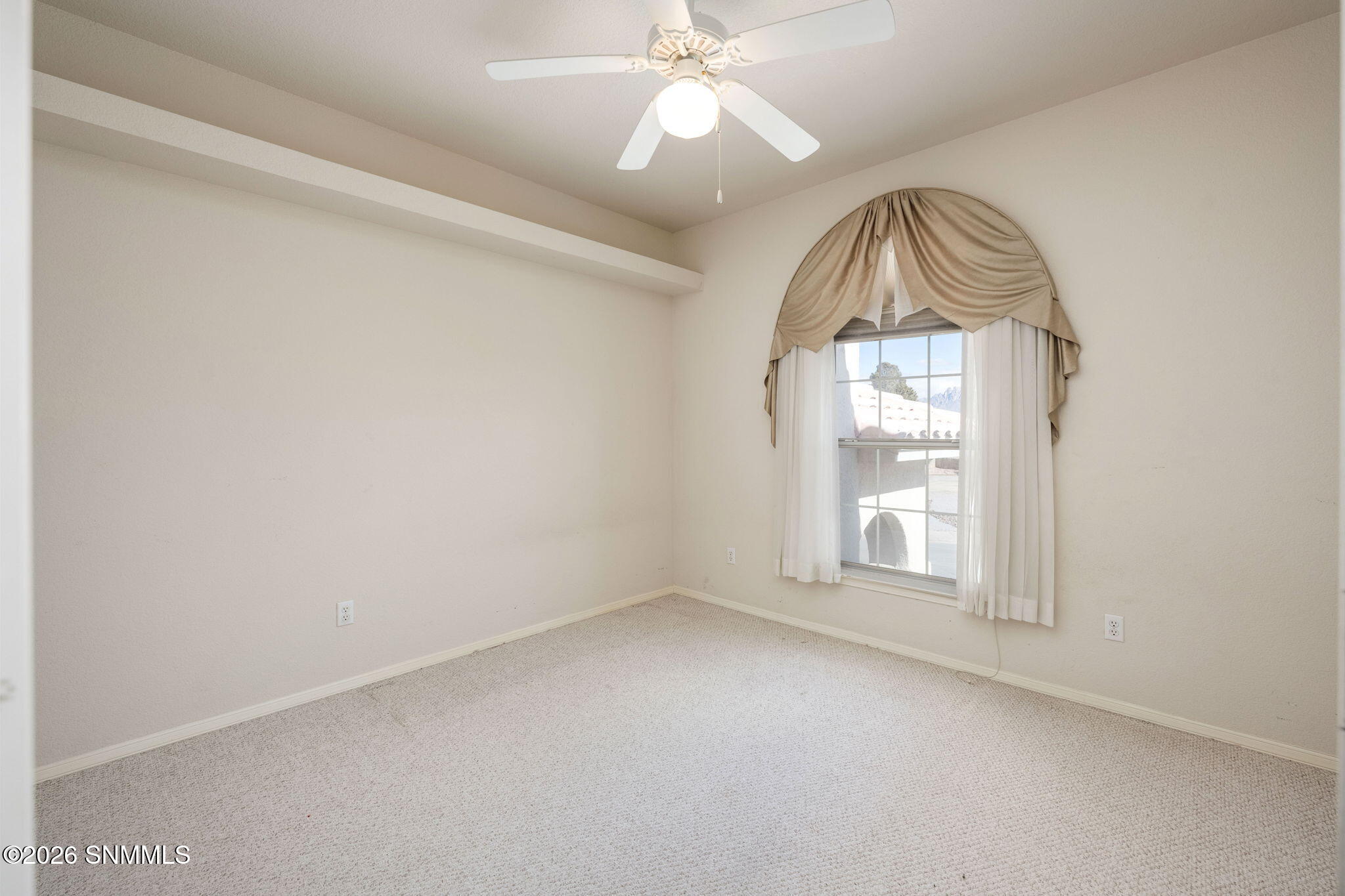 41-web-or-mls-Desert Greens 2122-156