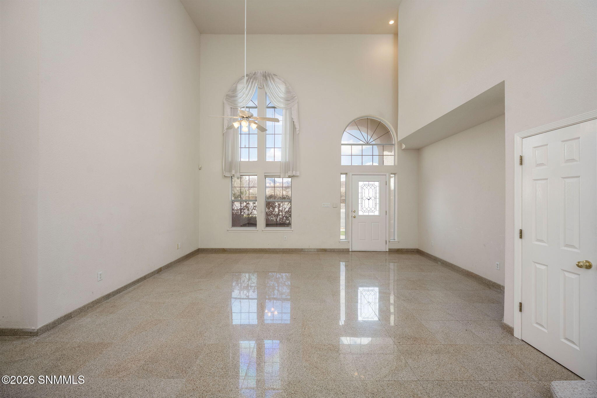 7-web-or-mls-Desert Greens 2122-13