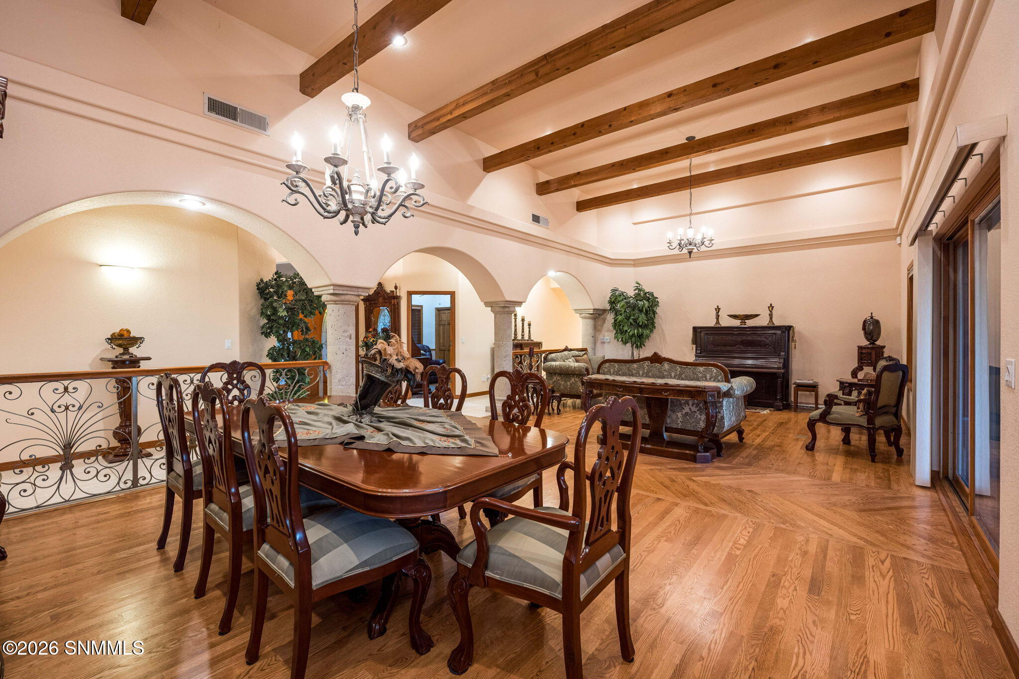 12-web-or-mls-Snappin Homes (Superstitio