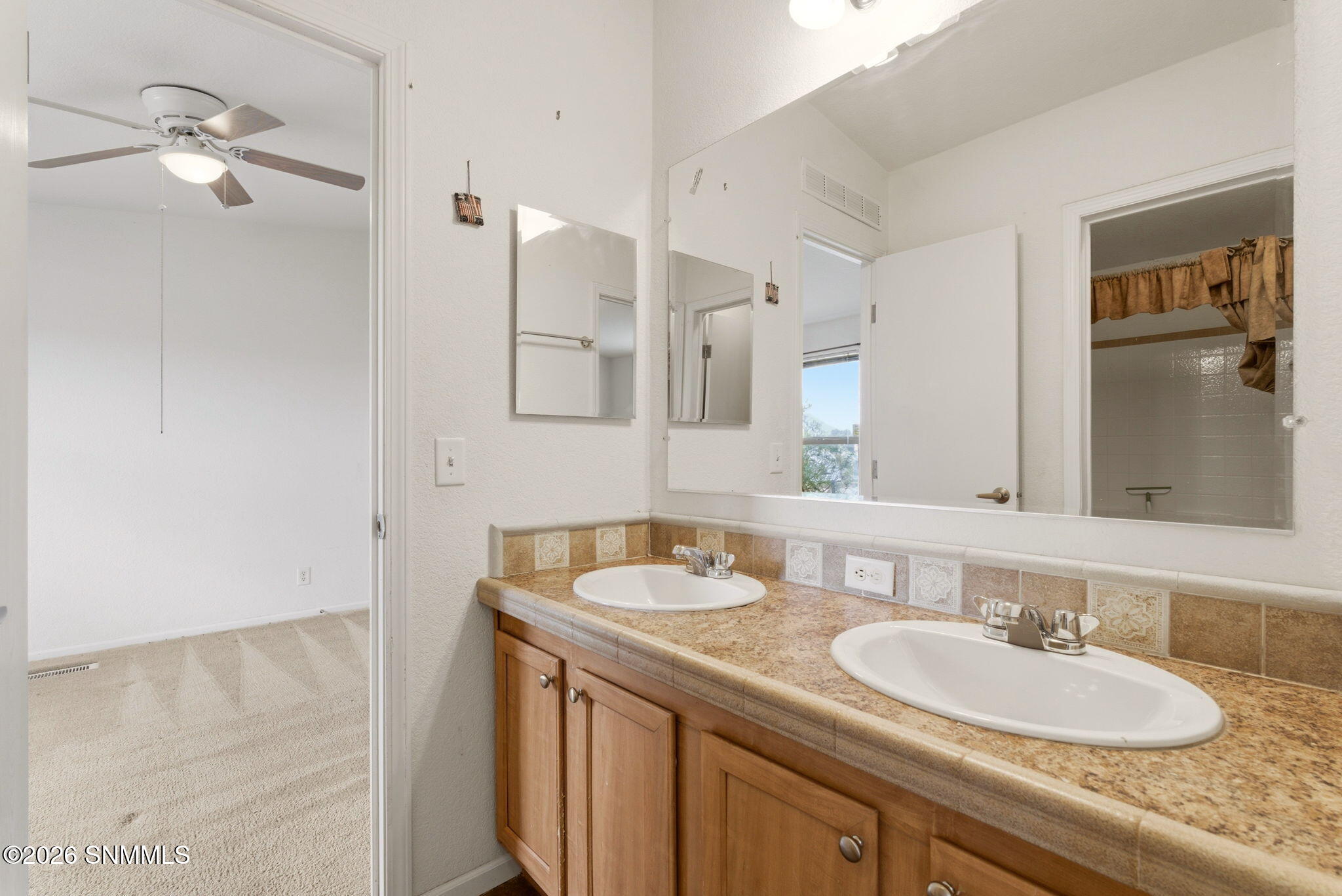 20-web-or-mls-12285-mcrae-ave