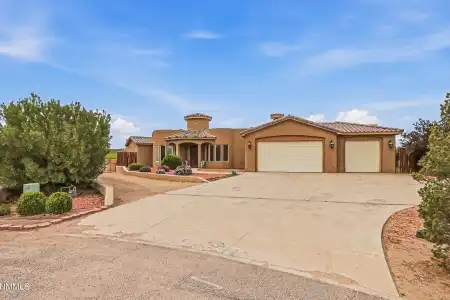 810 Banna Court, Las Cruces, New Mexico 88005, 4 Bedrooms Bedrooms, ,3.5 BathroomsBathrooms,Residential,For Sale,Banna,2601193