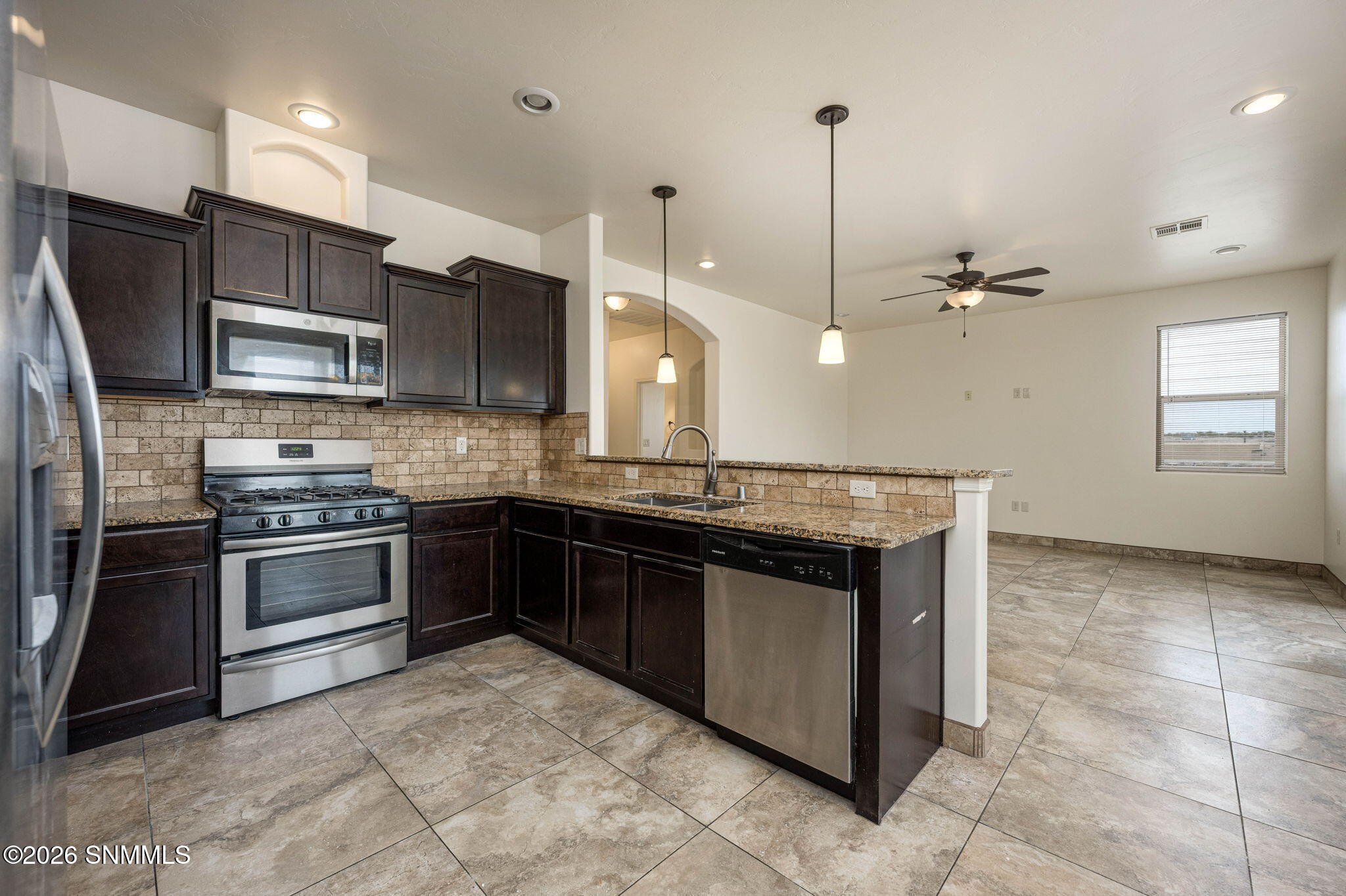 12-web-or-mls-Snappin Homes (ViaDelValle