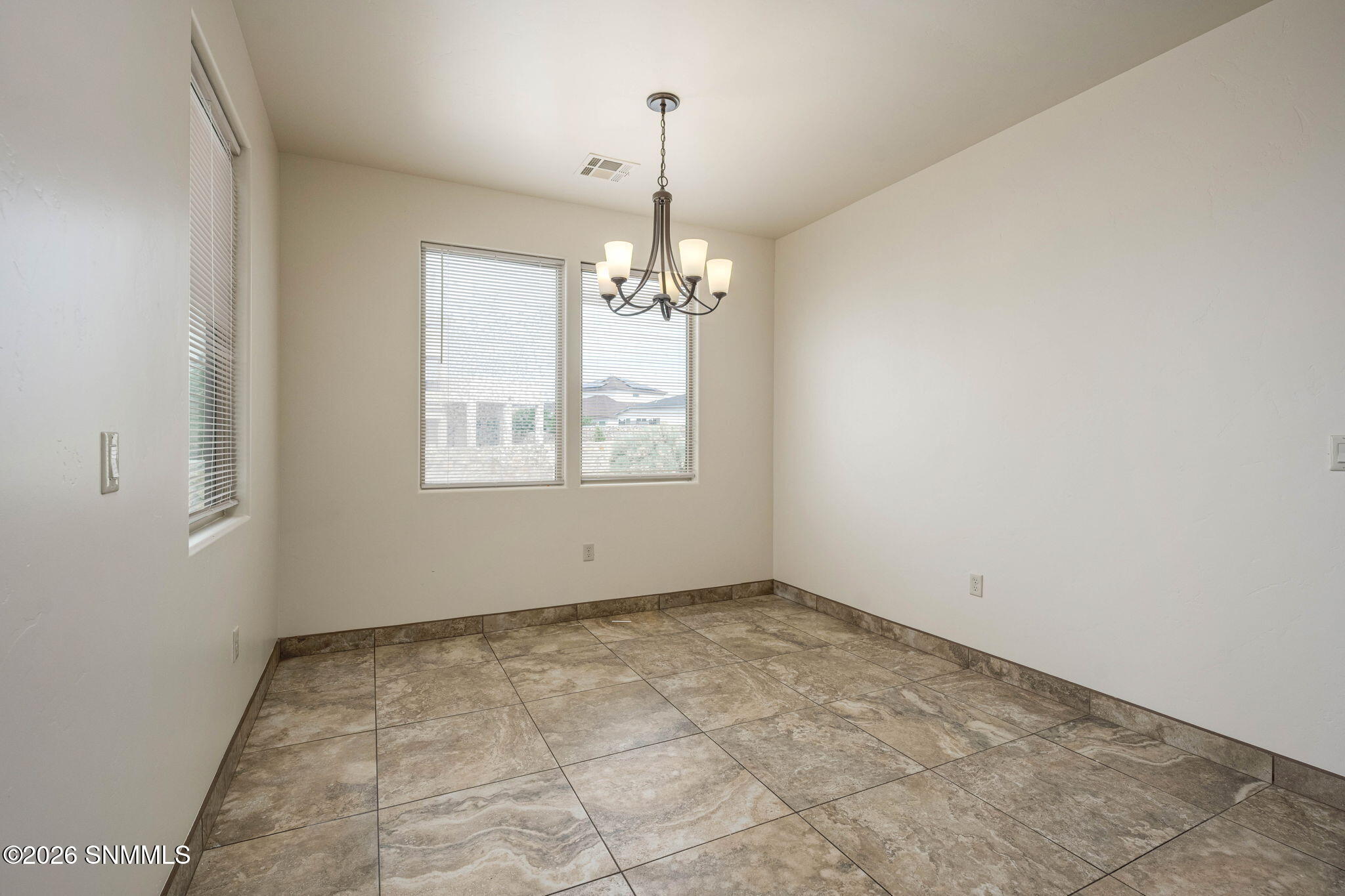 15-web-or-mls-Snappin Homes (ViaDelValle