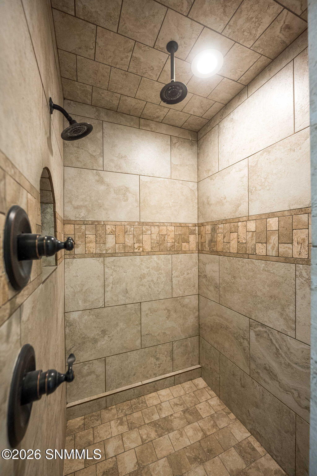 20-web-or-mls-Snappin Homes (ViaDelValle