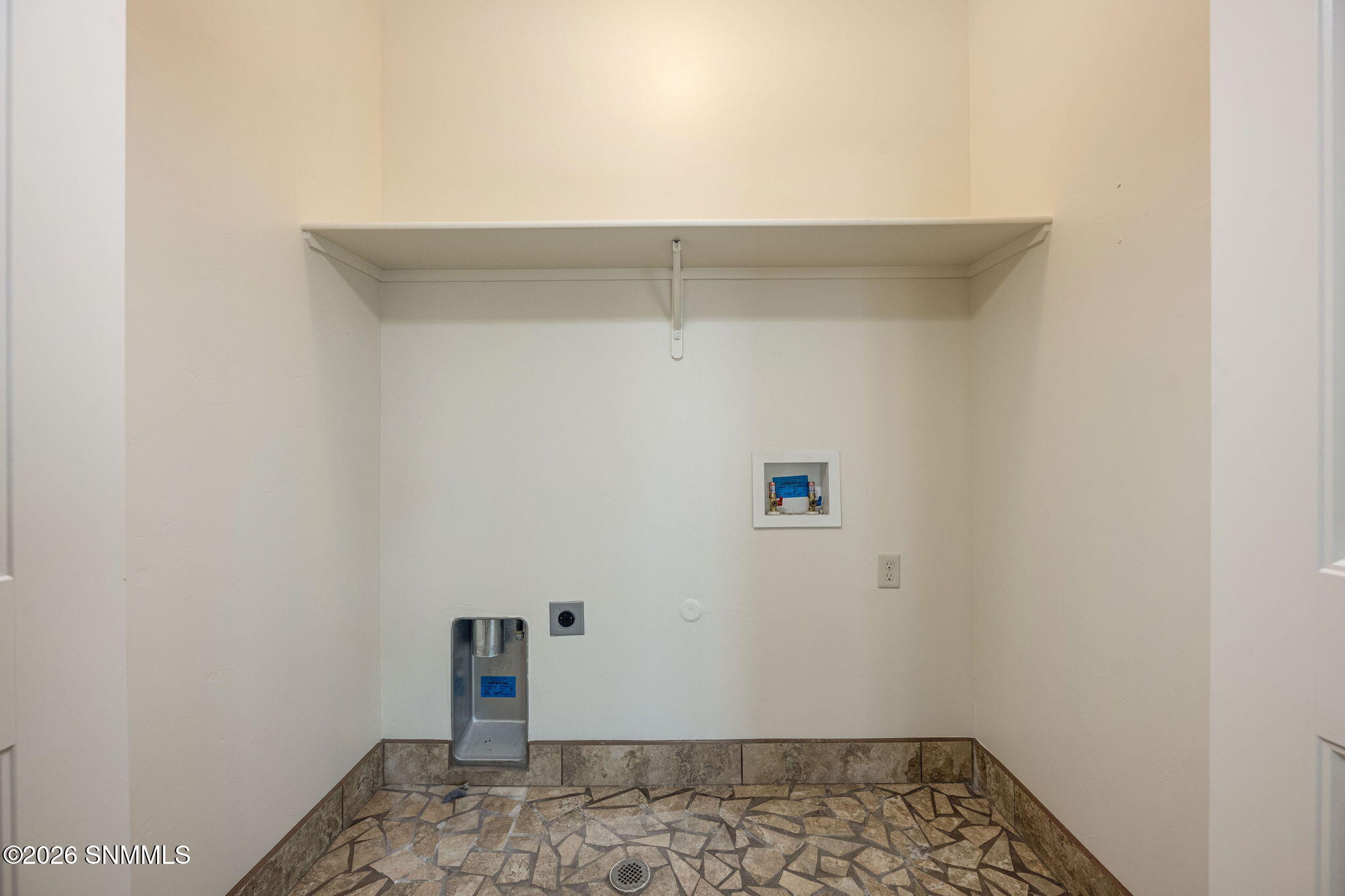 28-web-or-mls-Snappin Homes (ViaDelValle