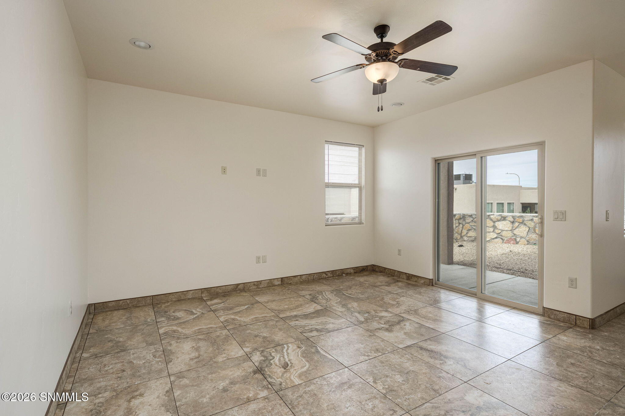 6-web-or-mls-Snappin Homes (ViaDelValle3