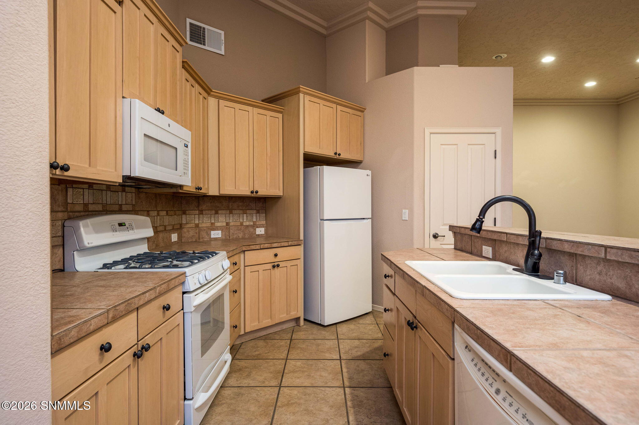 15-web-or-mls-Snappin Homes (Boulders167