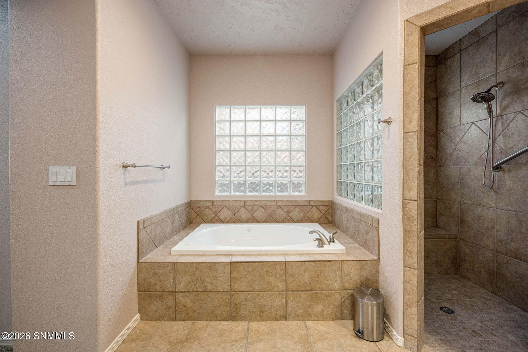 25-web-or-mls-Snappin Homes (Boulders167