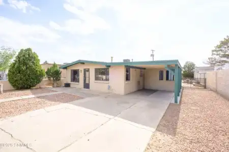 1116 Espina Street, Las Cruces, New Mexico 88001, 3 Bedrooms Bedrooms, ,2 BathroomsBathrooms,Residential,For Sale,Espina,2601209