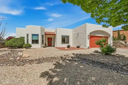 2927 Long Bow Loop, Las Cruces, New Mexico 88011, 3 Bedrooms Bedrooms, ,2 BathroomsBathrooms,Residential,For Sale,Long Bow,2601212