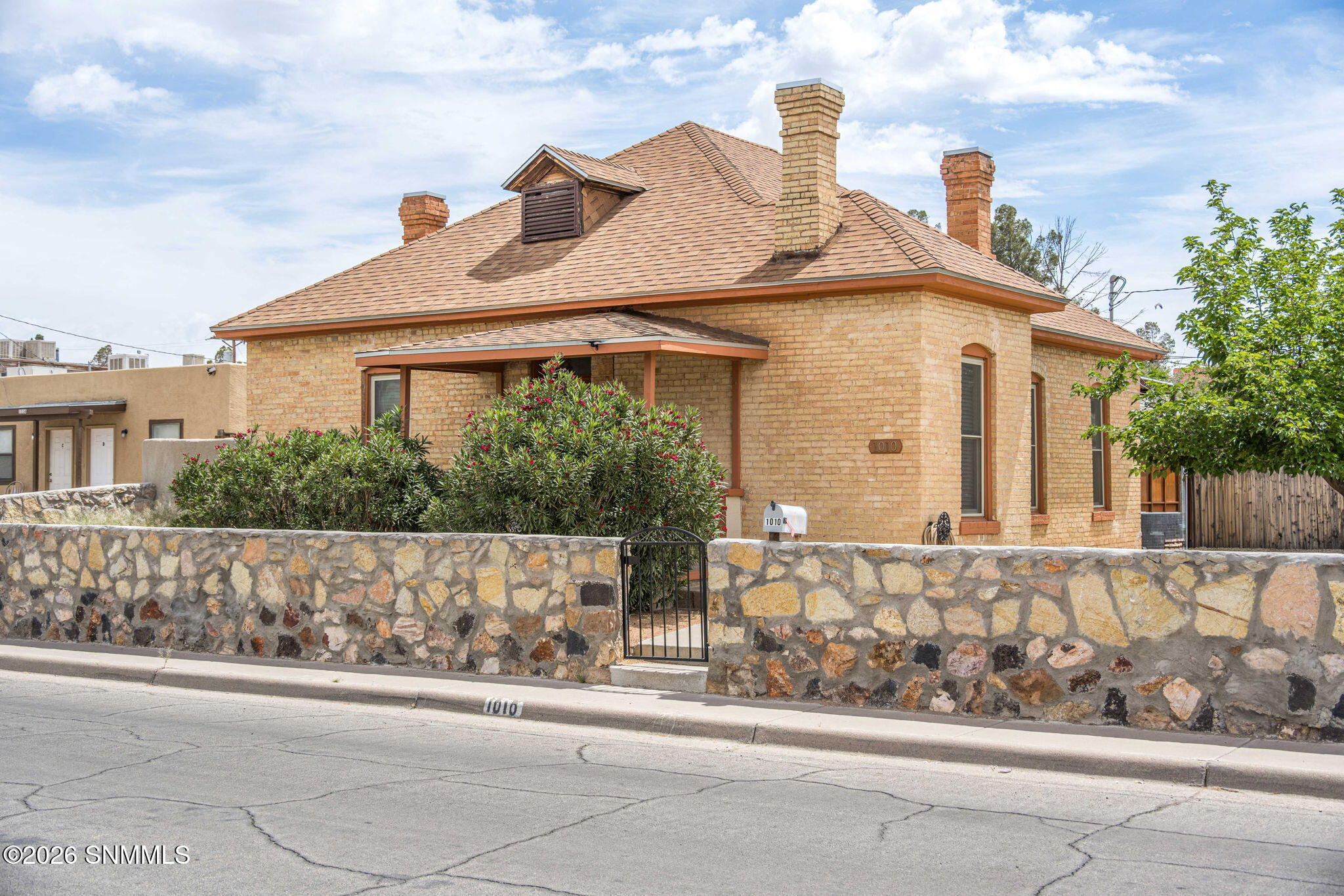 2-web-or-mls-Snappin Homes (Plain1010)-2