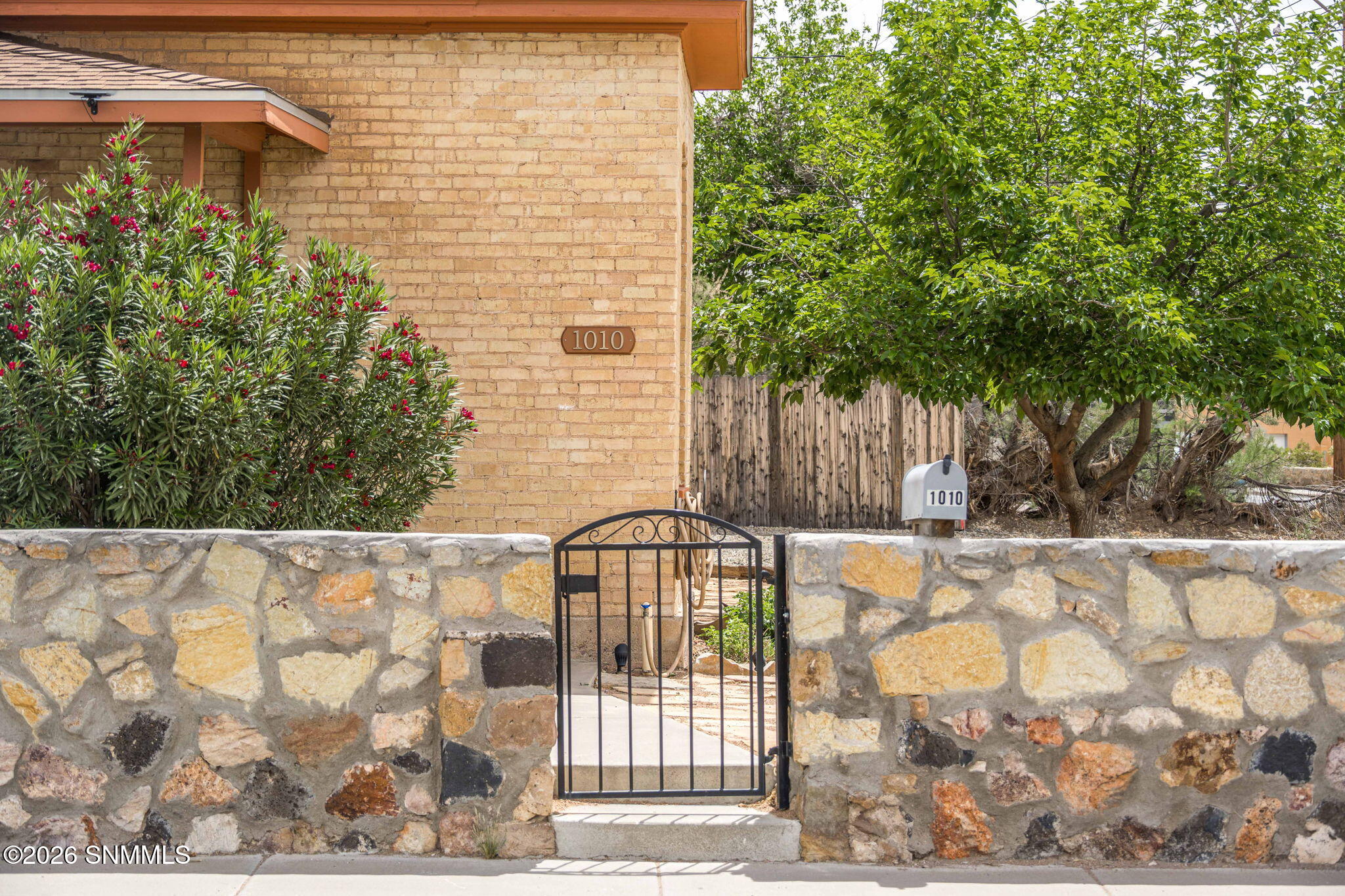 3-web-or-mls-Snappin Homes (Plain1010)-3