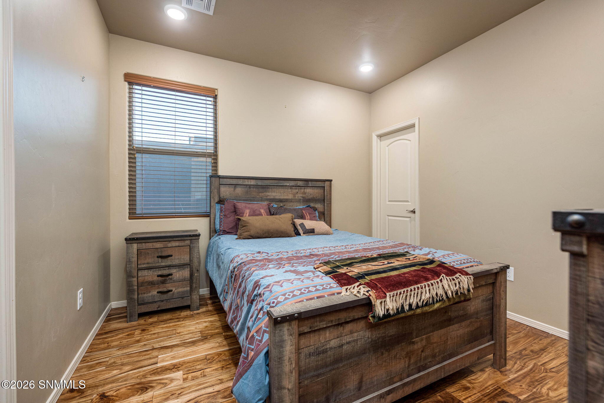 40-web-or-mls-Snappin Homes (Isleta4335)