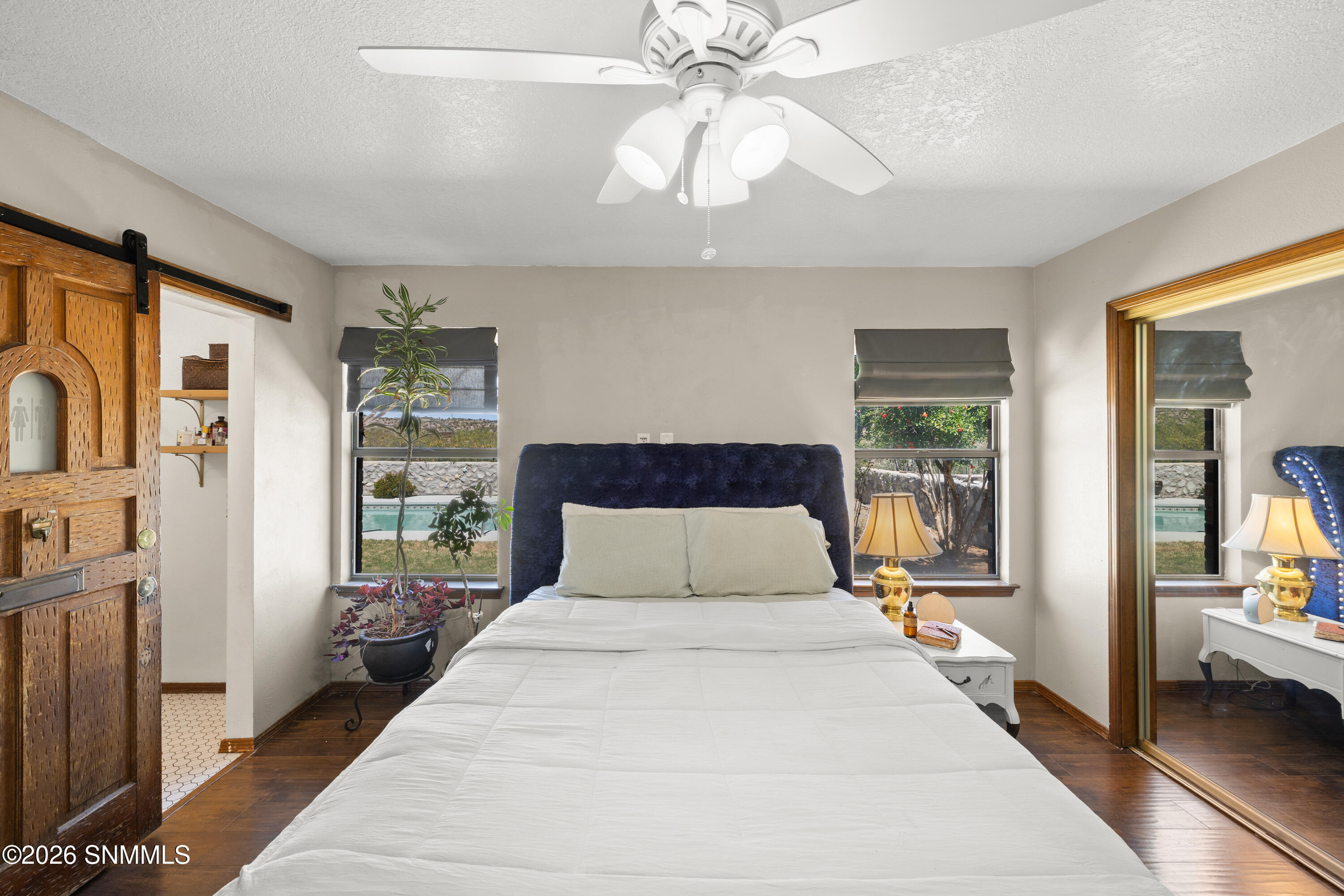 1655-Candelight-MLS-Camera-Guy-16