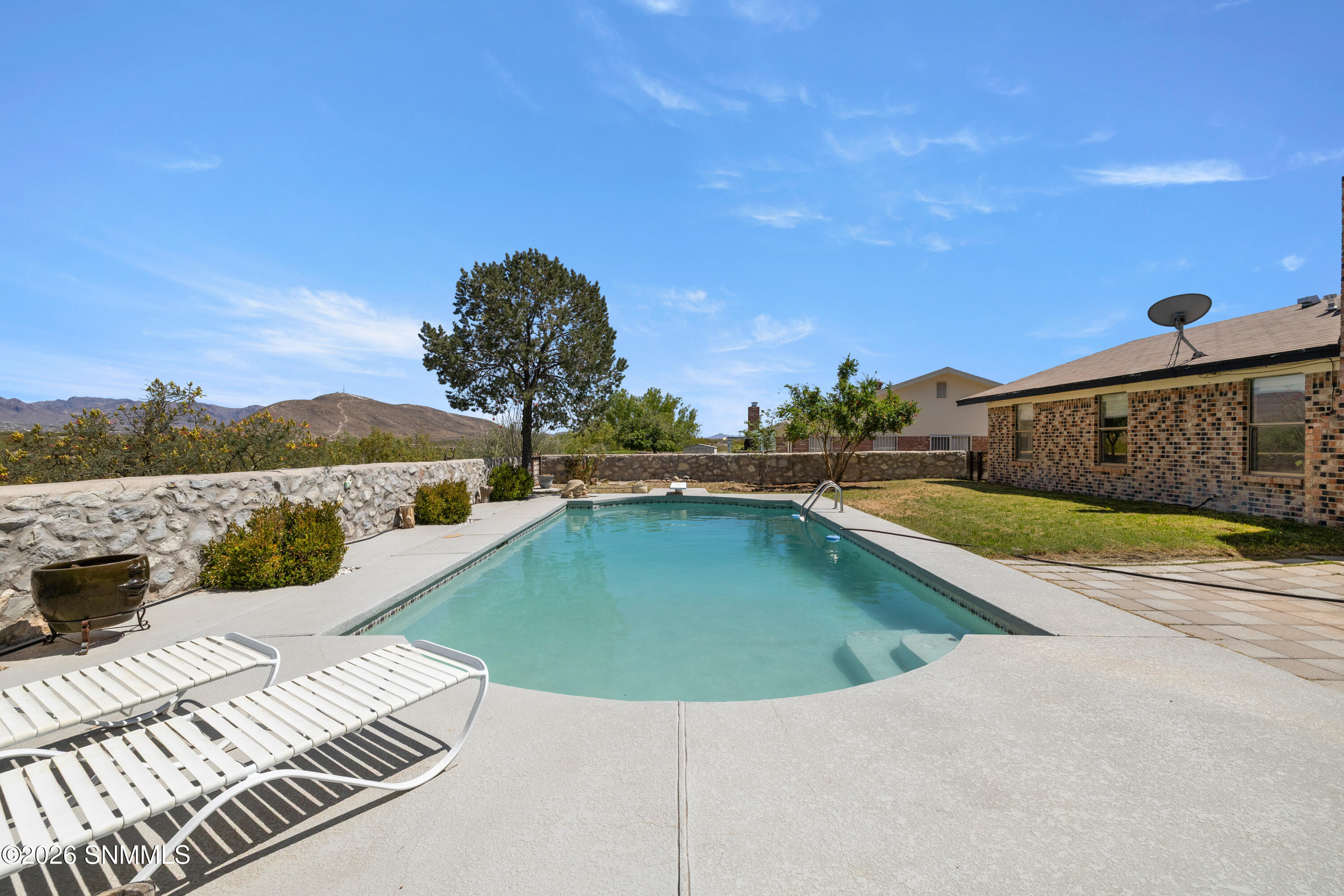 1655-Candelight-MLS-Camera-Guy-29